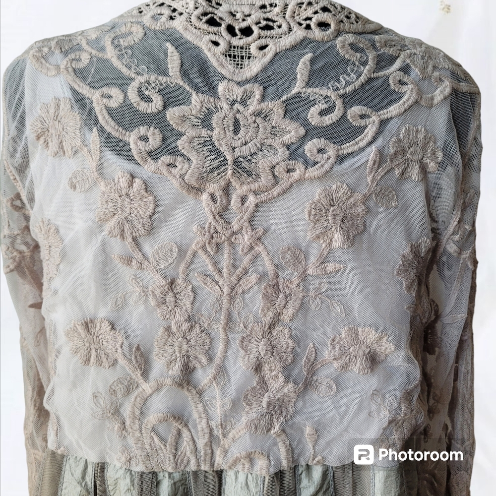 Gray Lace Empire Waist Dress - Picture 9 of 16